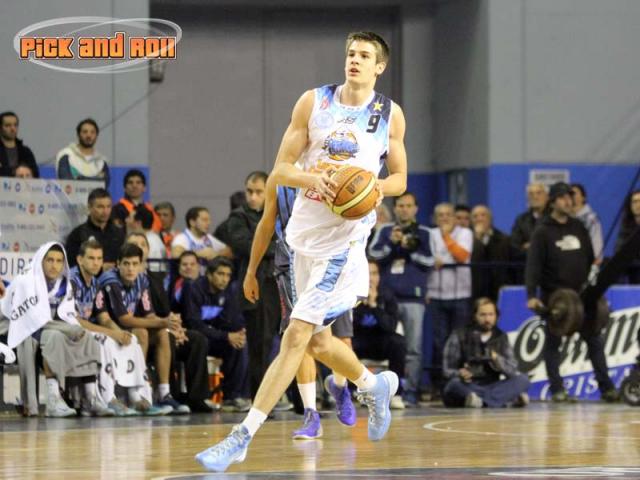 Nicol�s Brussino sigue en Regatas Corrientes