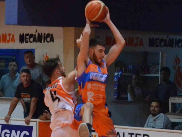 Estudiantes lidera, Petrolero sorprendi� de visitante