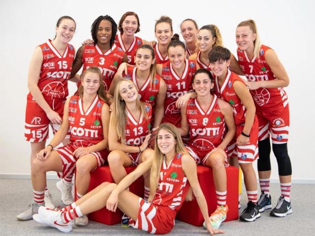 Ni las fiestas detienen a la legi�n