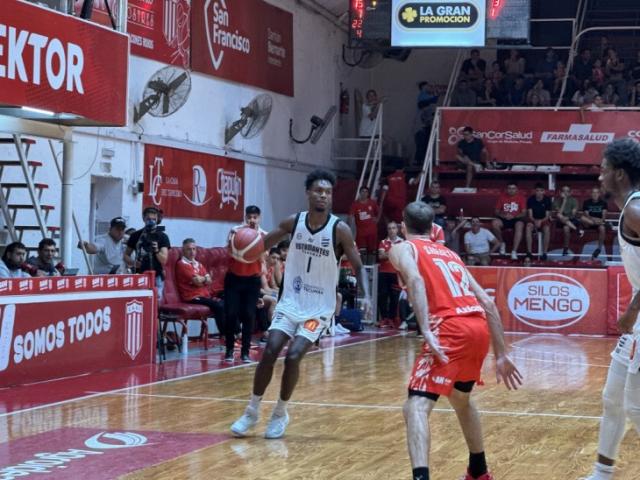 San Isidro igual� en casa; Col�n arranc� firme por la permanencia