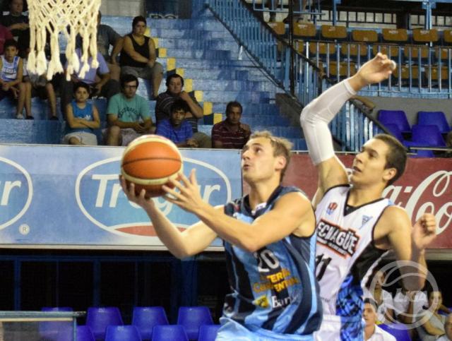 Regatas volvi� al triunfo frente a su gente