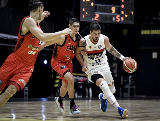 Reapareci� en escena