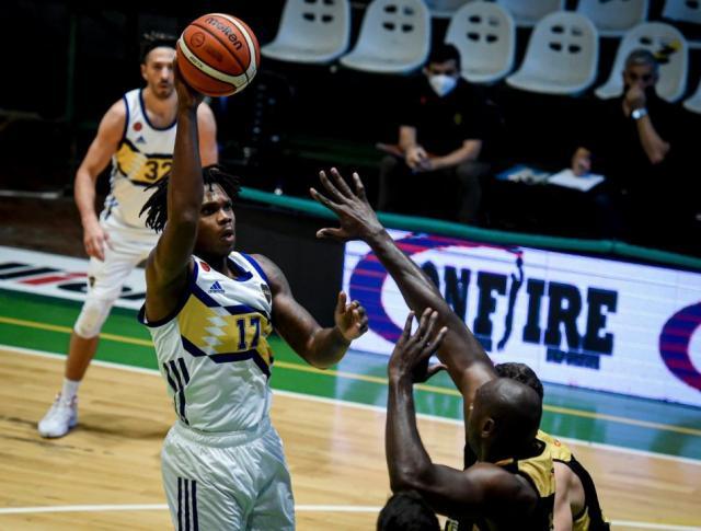 Le cort� la llamada