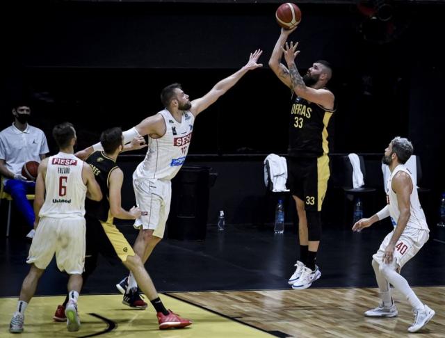 Se qued� en la puerta