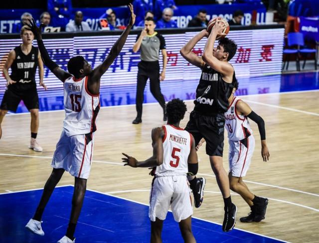 Canad� y Montenegro bien arriba