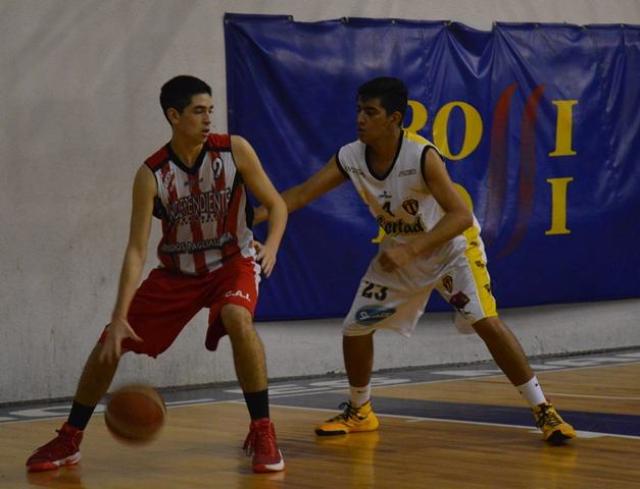 Independiente al filo, Pe�arol por goleada