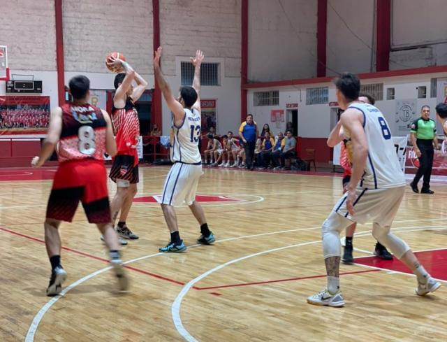 La Uni�n al frente, Regatas y Riojano protagonistas