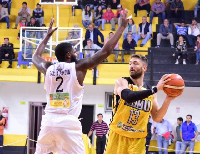 San Mart�n le dio una mano a Regatas