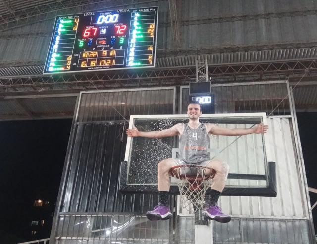 Temperley se cop� en menores