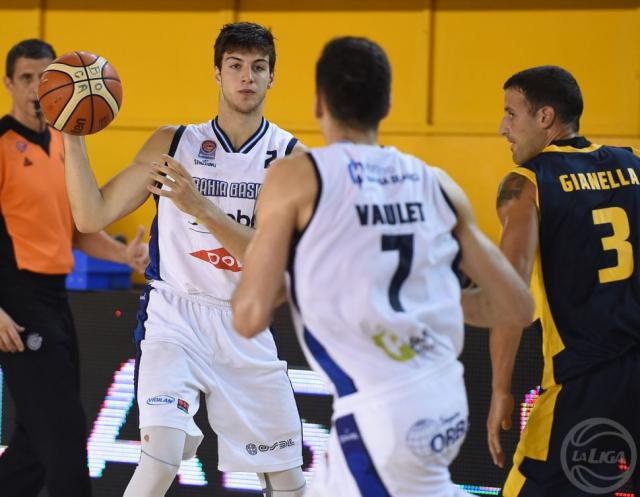 Bah�a pis� fuerte en La Boca