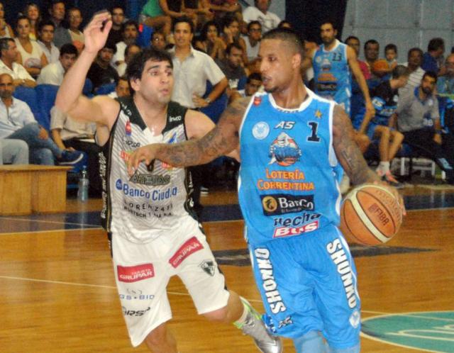 Regatas fren� a Atenas