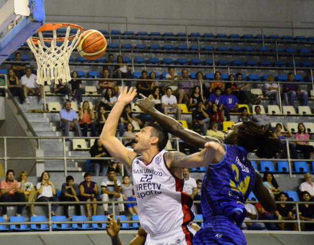 El cicl�n le mostr� los ca�ones en el complemento