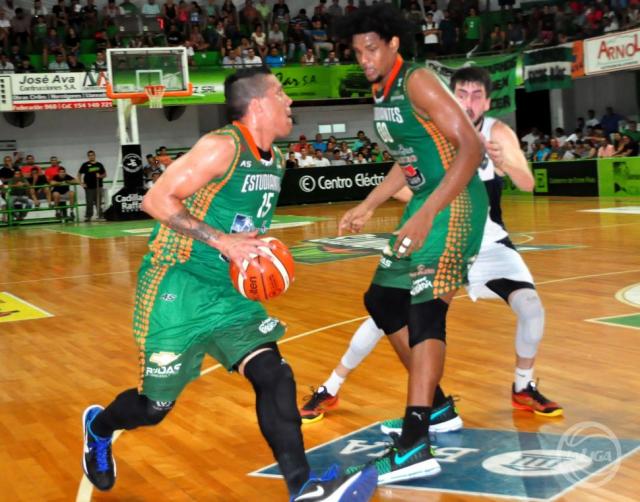 Estudiantes al calor de su p�blico