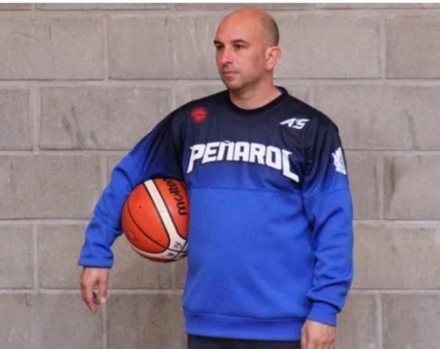 Comu y Pe�arol renuevan su banca