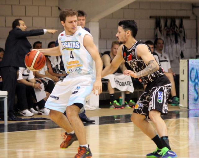 Ol�mpico no tuvo problemas ante Regatas