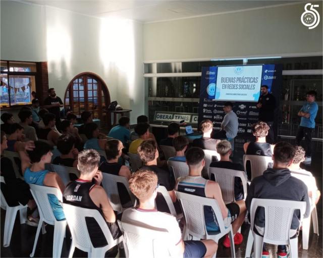 Ober� estrena el Torneo de las Mini - Naciones