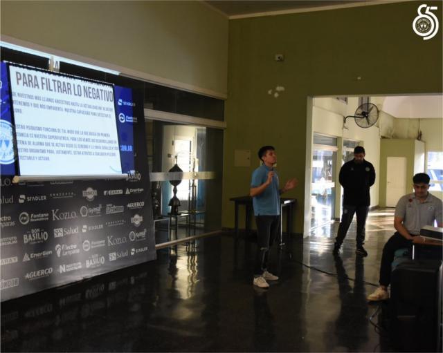 Ober� estrena el Torneo de las Mini - Naciones