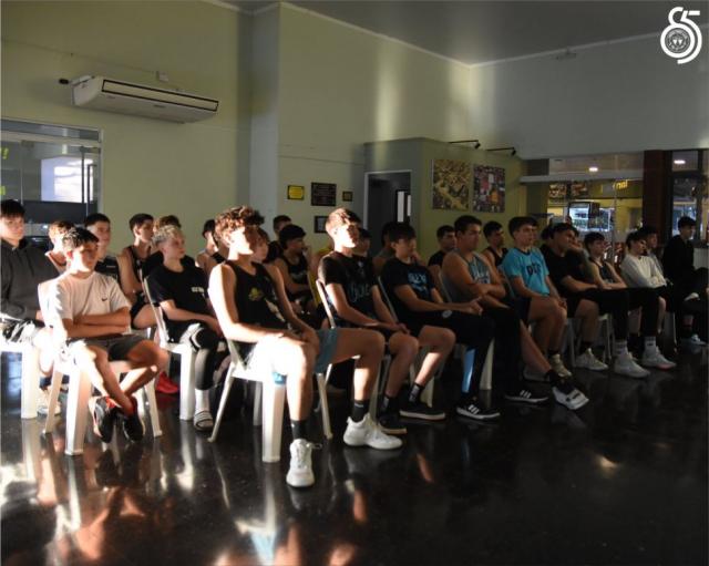 Ober� estrena el Torneo de las Mini - Naciones