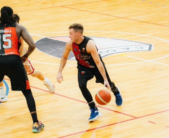 Norte/Sur: Col�n y Villa Mitre celebraron de local