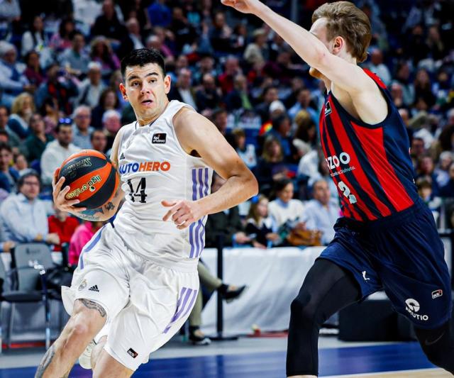 Un tercero en lo m�s alto