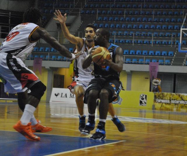 La Uni�n aprovech� las bajas y sum� de a dos