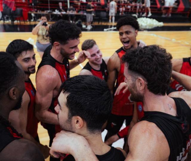 Pico se hizo fuerte, Col�n con otro �xito por la permanencia