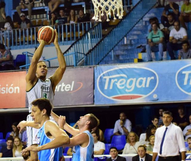 Regatas esquiv� el balazo