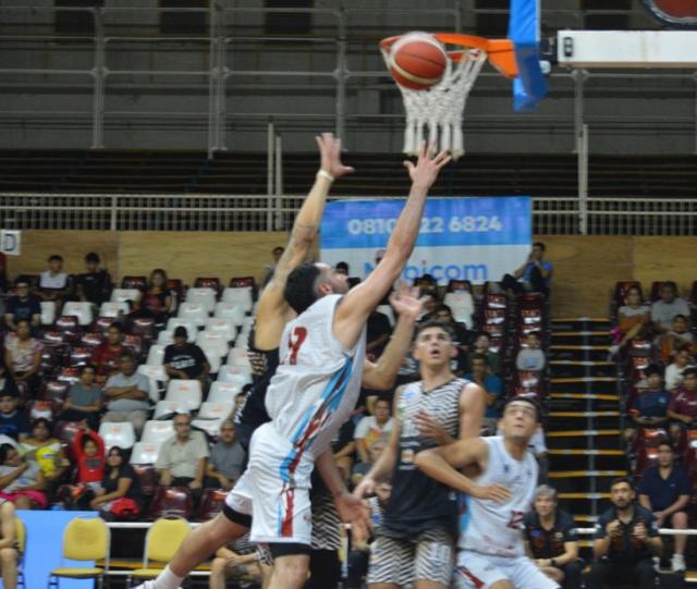 Salvaci�n para  Sarmiento, descenso para Tucum�n