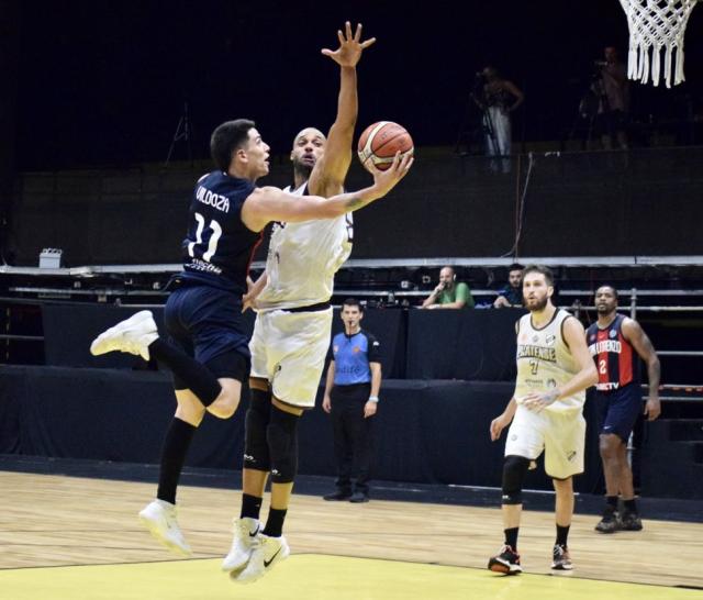 Cicl�n a media marcha