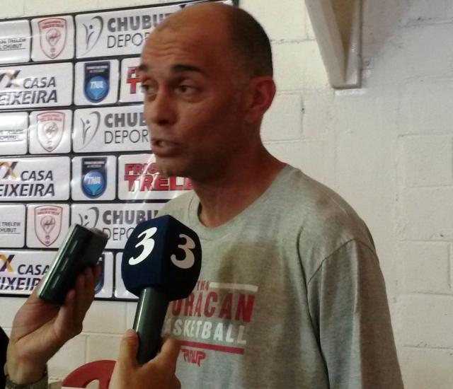 "Flay" �lvarez es el nuevo DT de Hurac�n