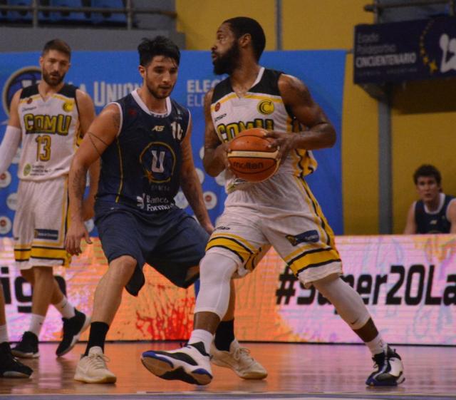 Cerr� a toda m�quina