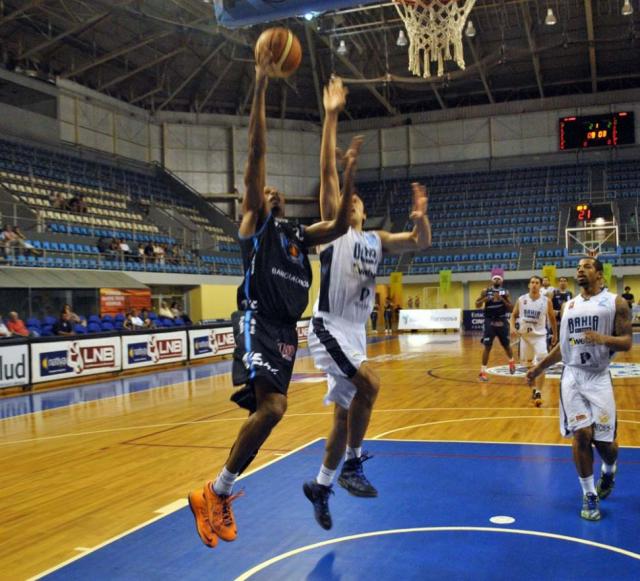 La Uni�n aplast� a Bah�a Basket