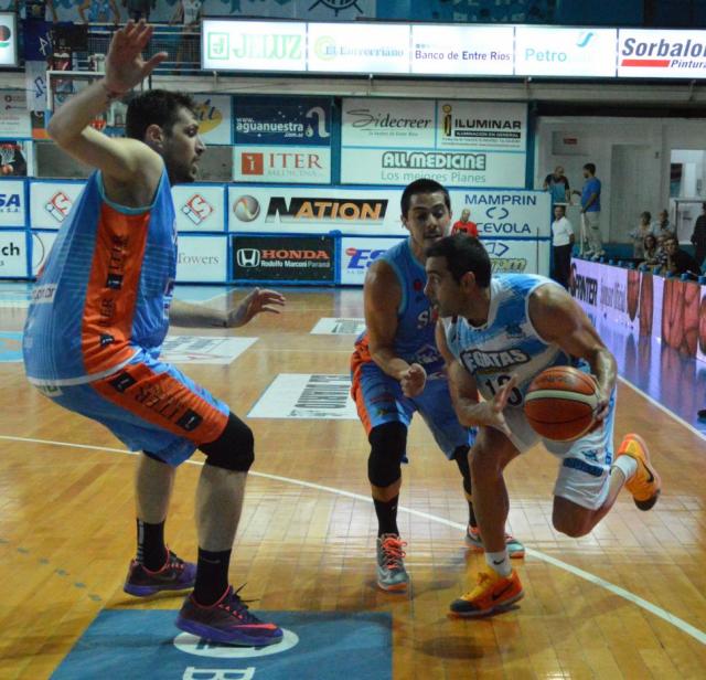 Regatas gan� un duelo de pobres