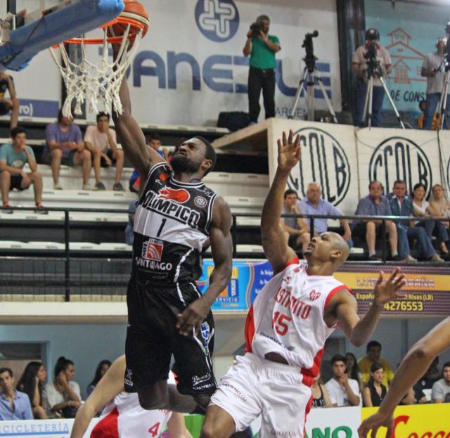 Ol�mpico gan� pero juega su pasaje el s�bado