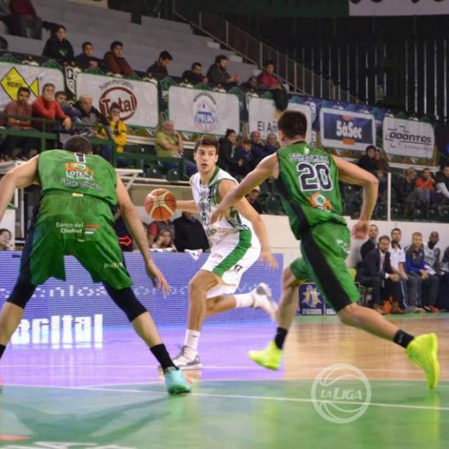 Camiseta que debuta gana