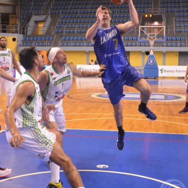 La vara estaba muy alta