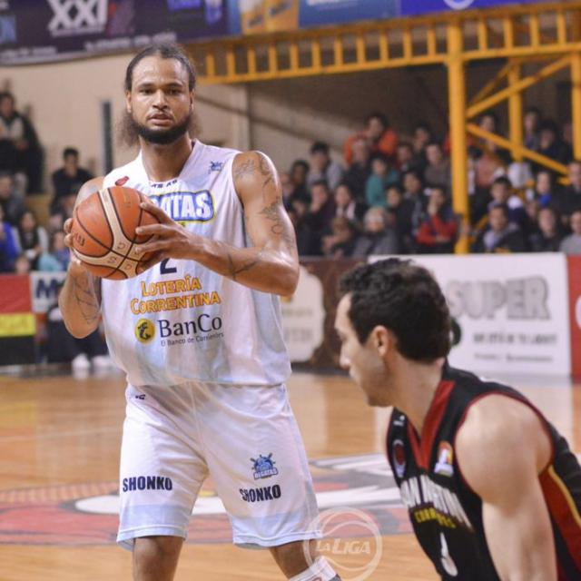 Troutman sigue en Regatas