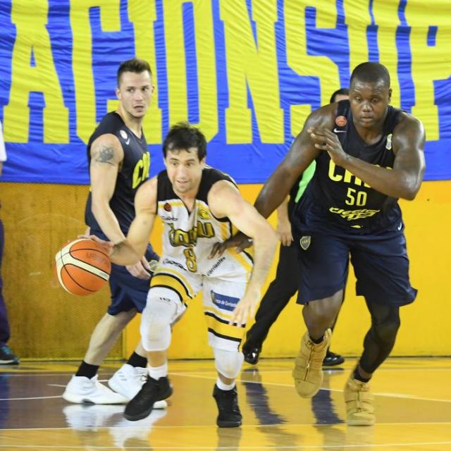 Golpe de doble impacto