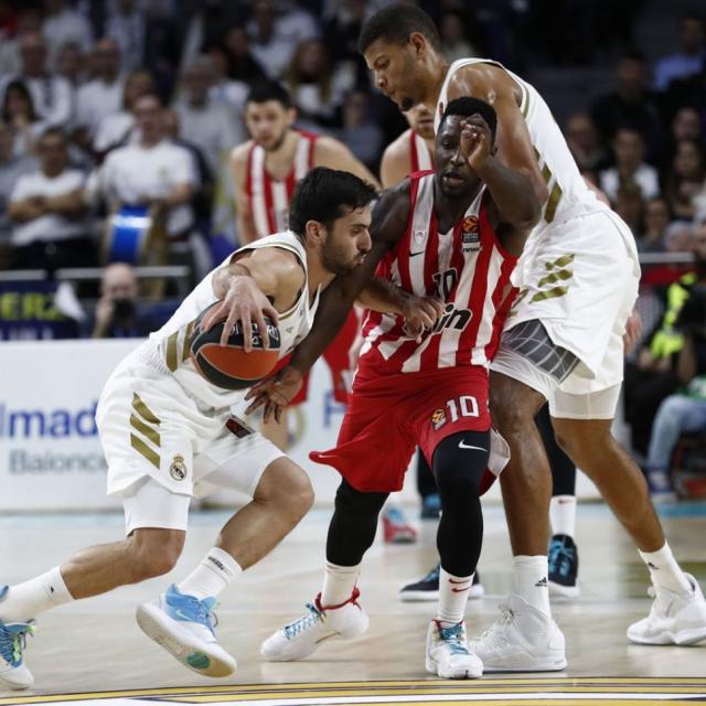 Sigue a la expectativa