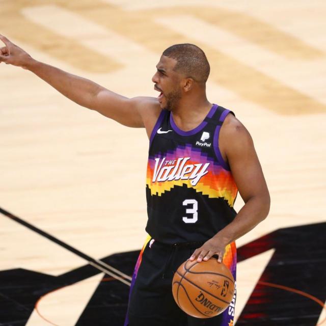 Suns derrib� a Lakers