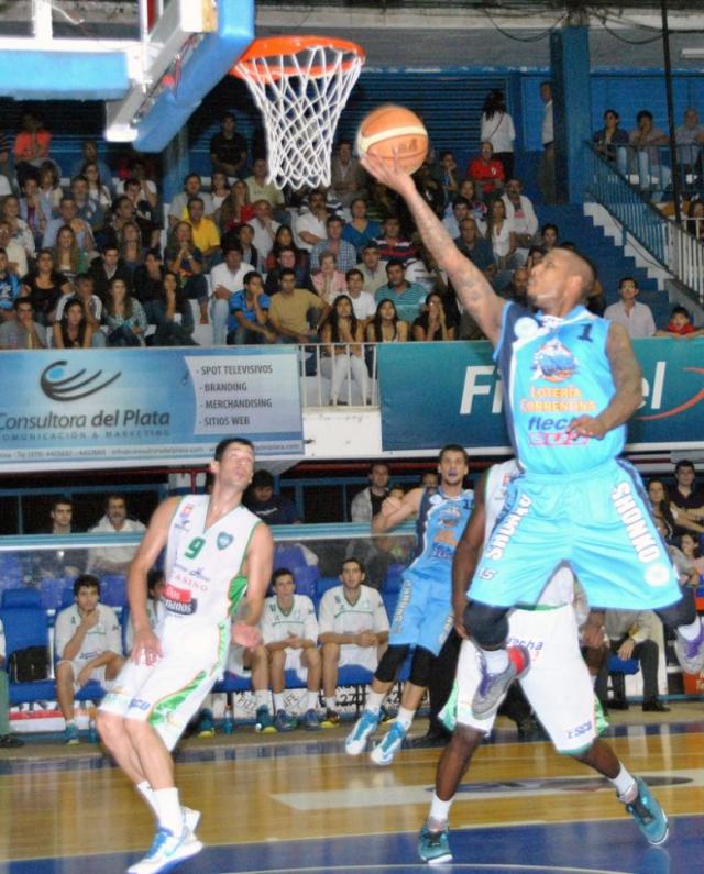 Regatas le gan� a Estudiantes y lleg� a la punta