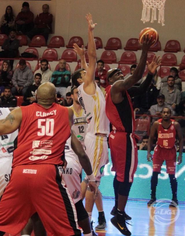 San Mart�n encontr� su defensa