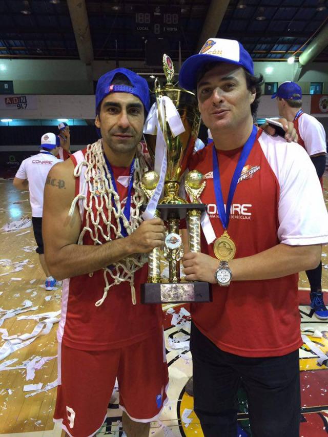 De la mano de C�rdoba, Valdivia grit� campe�n