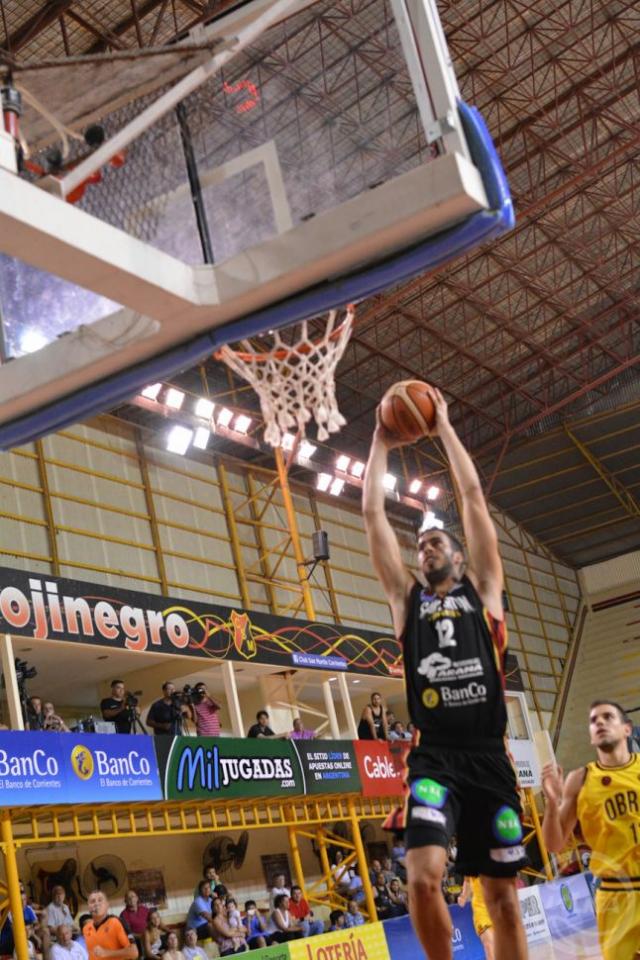 San Mart�n suma en casa