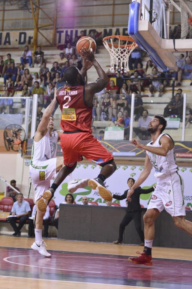 San Mart�n debut� con un triunfo frente a Atenas