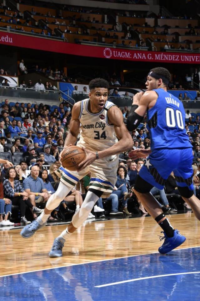 Los due�os del Este